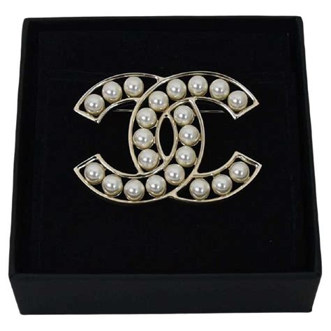 chanel cc brooch dupe